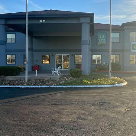 Quality Inn & Suites I-10 Near Fiesta Texas ซานอันโตนิโอ ภายนอก รูปภาพ