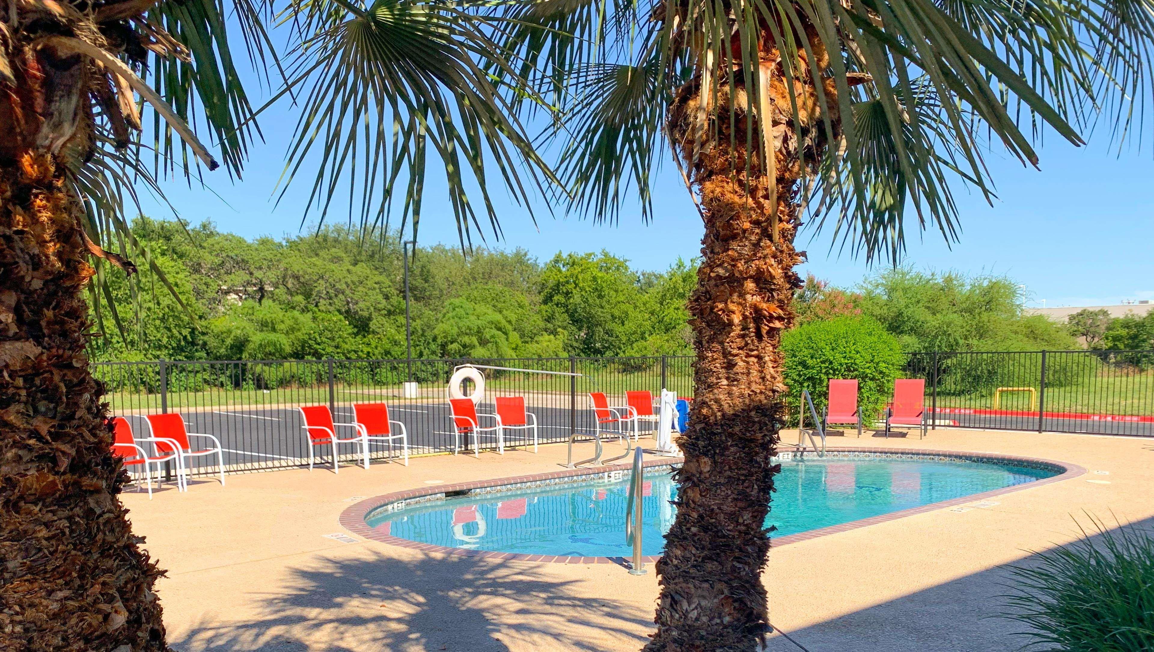 Quality Inn & Suites I-10 Near Fiesta Texas ซานอันโตนิโอ ภายนอก รูปภาพ