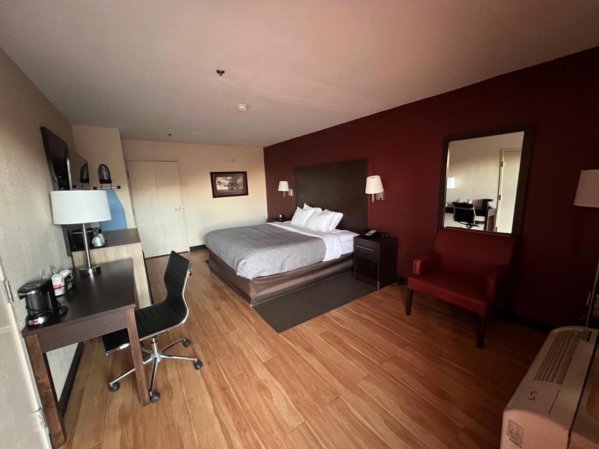 Quality Inn & Suites I-10 Near Fiesta Texas ซานอันโตนิโอ ภายนอก รูปภาพ