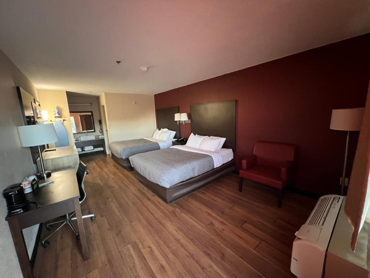Quality Inn & Suites I-10 Near Fiesta Texas ซานอันโตนิโอ ภายนอก รูปภาพ