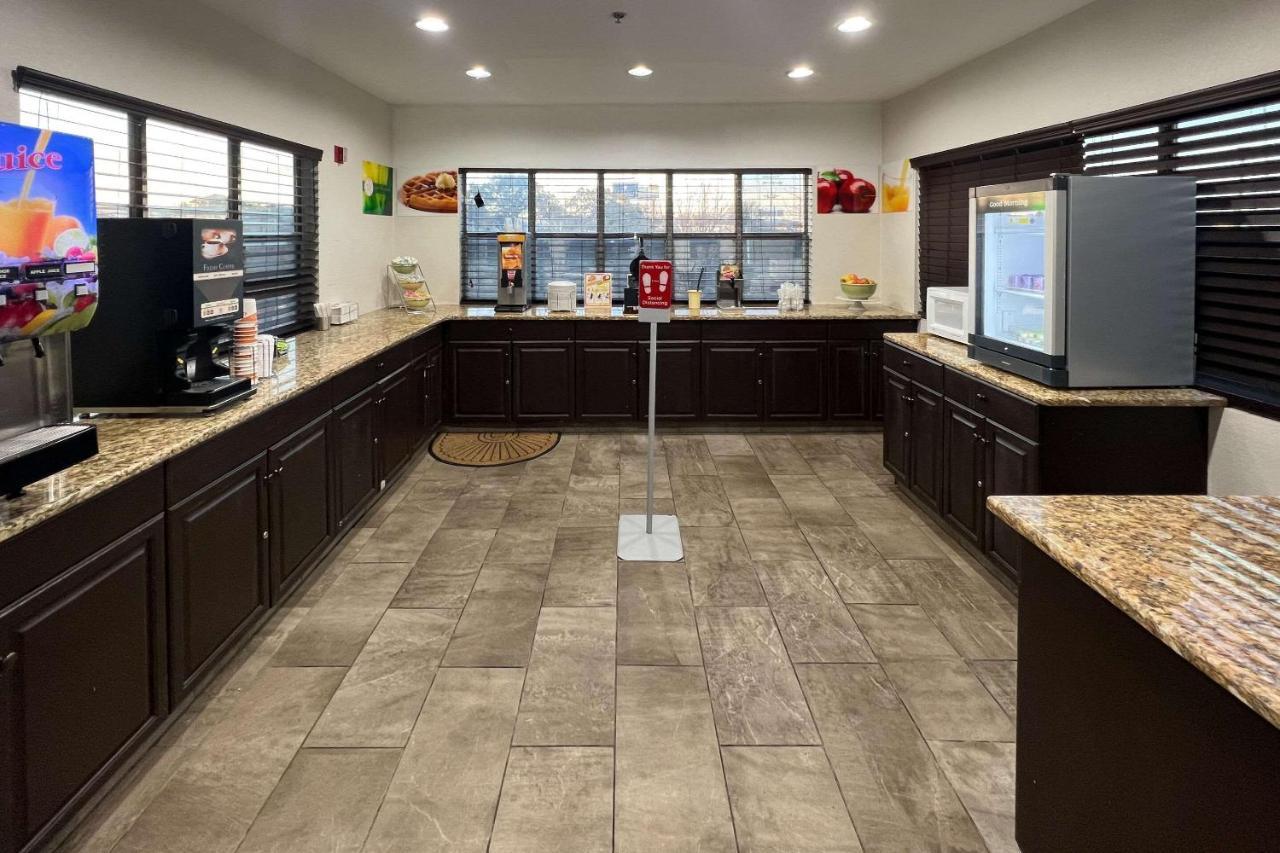 Quality Inn & Suites I-10 Near Fiesta Texas ซานอันโตนิโอ ภายนอก รูปภาพ