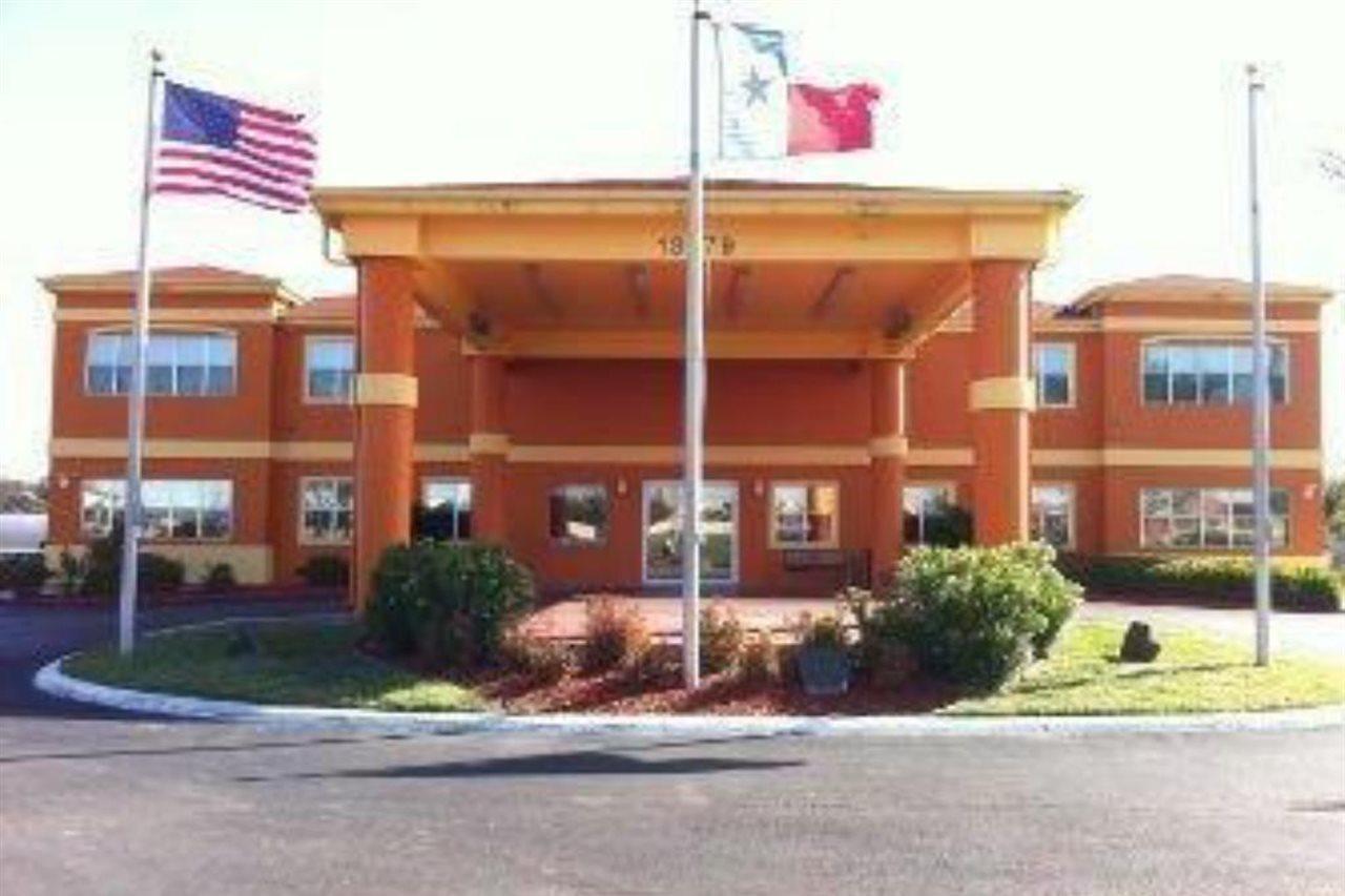 Quality Inn & Suites I-10 Near Fiesta Texas ซานอันโตนิโอ ภายนอก รูปภาพ
