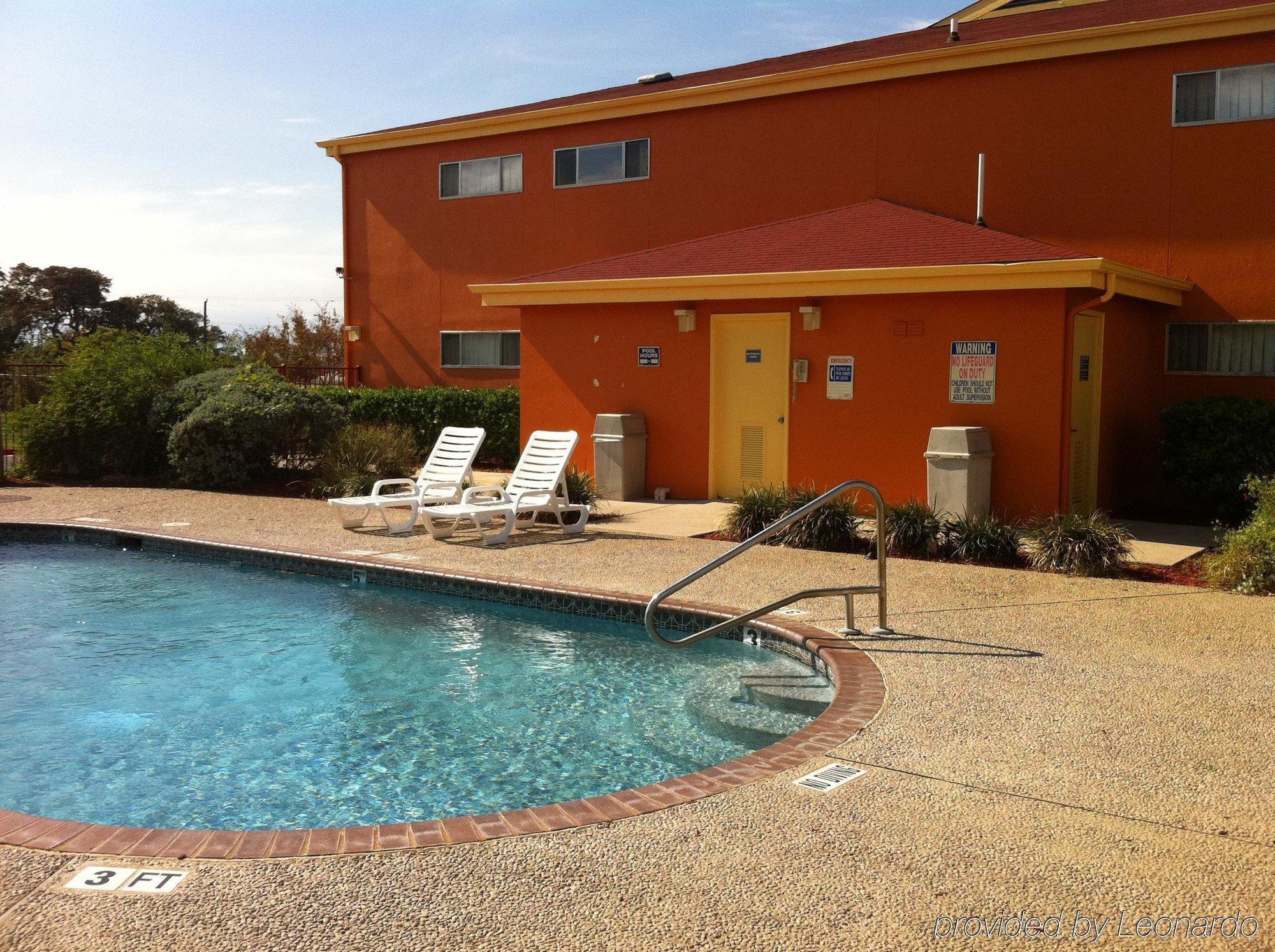Quality Inn & Suites I-10 Near Fiesta Texas ซานอันโตนิโอ ภายนอก รูปภาพ